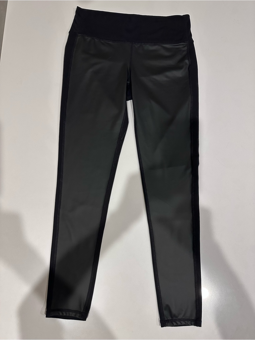 604AW - Athleta Black Faux Leather Front Panel Leggings Size Medium